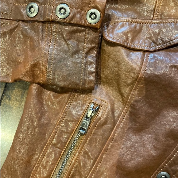 Like New Andrew Marc Leather Jacket size Medium - Picture 5 of 10